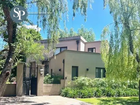 Casa en Venta con 4 cocheras