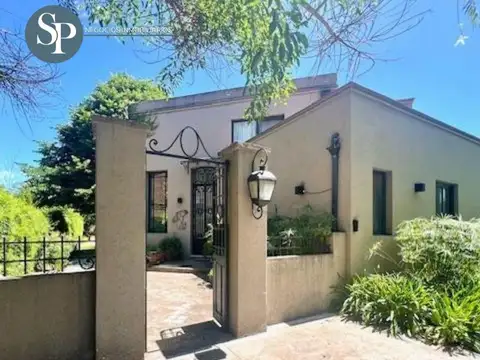 Casa 4 ambientes con 3 baños