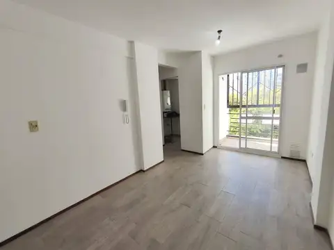Departamento en alquiler de un dormitorio con balcón al frente en Rosario