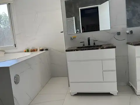 Casa en Alquiler de 4 dormitorios
