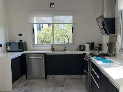 Casa en Alquiler de 4 dormitorios