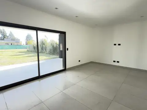 Casa a estrenar en  San Pablo sobre lote central con 5 dormitorios