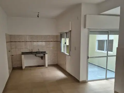 Departamento tipo casa en alquiler en Aldo Bonzi