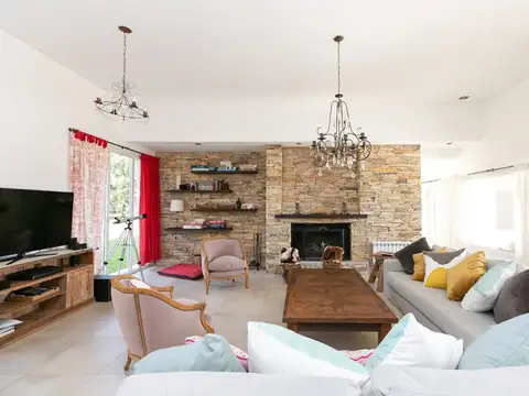 Casa 6 ambientes con 4 baños