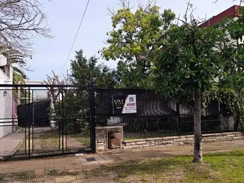 Casa a refaccionar valor lote en Ventura Bustos al 2300