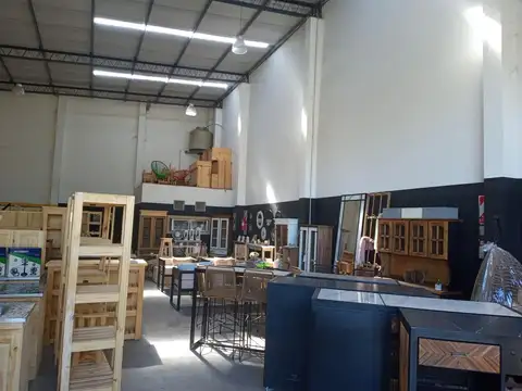 Galpon en Alquiler. Sobre Hipolito Yrigoyen
