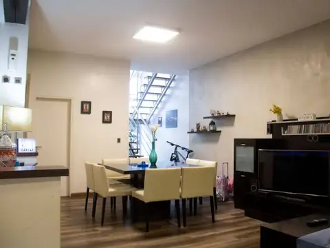 CASA 4 AMBIENTES CON PATIO Y TERRAZA