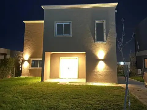 Mlm. Hermosa Casa En Barrio Santa Lucía, Pilar Del