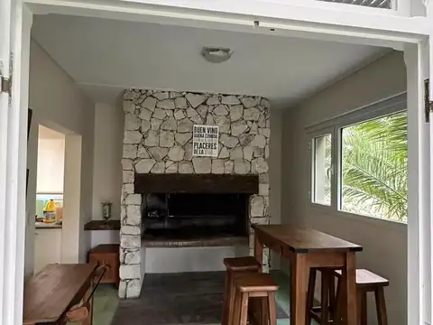 Casa en Alquiler Temporal con 2 cocheras