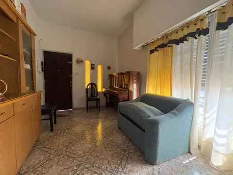 Depto Tipo Casa 4 ambientes con 2 baños