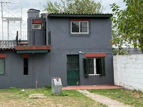 Casa en venta o alquiler con 2 Locales en la Reja  234m2