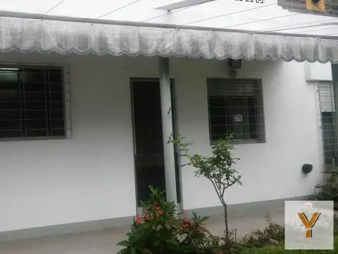 Casa venta - 2 dormitorios 1 baño - 200mts2 totales - Loma Hermosa