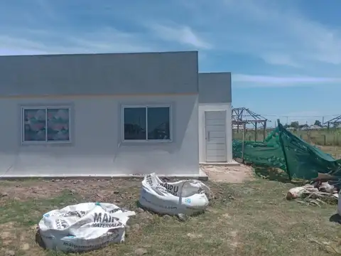 Casa 3 ambientes con 1 baño