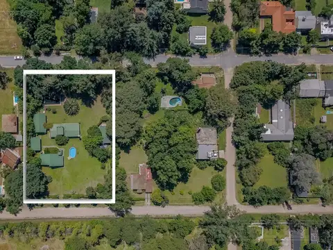 Casas Quintas. Arbolado sobre 3500 m2.  Pileta. Quincho.  Zona Hospital Austral. Pilar.