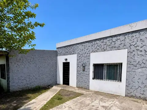 Casa de 3 ambientes en Francisco Álvarez, Moreno.