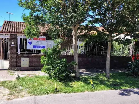 VENTA CASA 4 AMBIENTES CON TERRAZA GARAGE 3 AUTOS