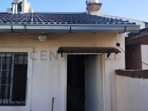 VENTA PH 2 AMBIENTES CON PATIO EN CASEROS