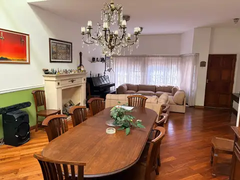Casa 6 ambientes con 4 baños