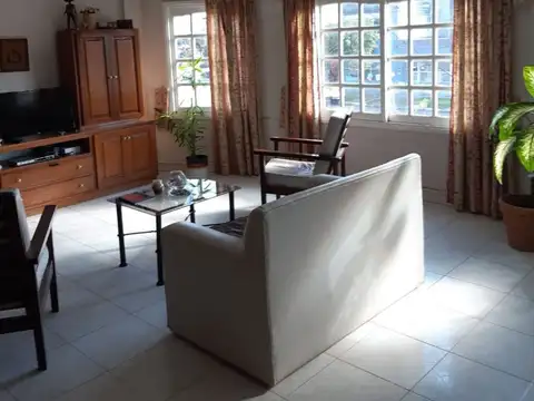 VENTA DE CASA CON LOCAL EXCELENTE ZONA EN CONCORDIA