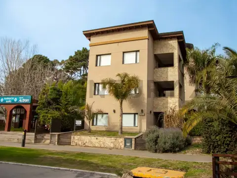 AV ESPORA 900, Piso 1