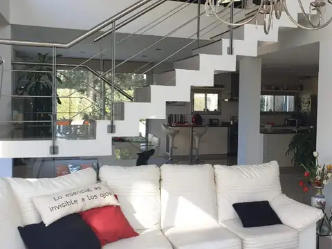 Casa 6 ambientes con 3 baños