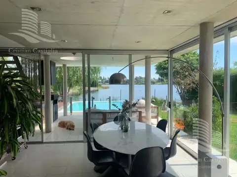 Casa en Venta con 4 cocheras