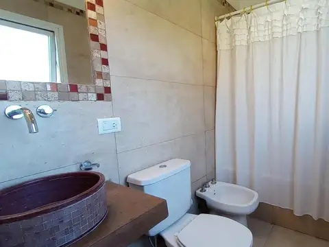 Casa 5 ambientes con 2 baños
