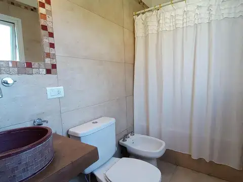 Casa 5 ambientes con 2 baños