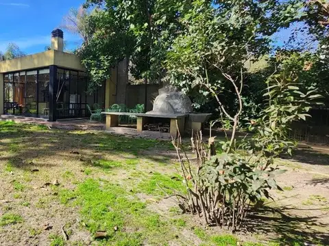 Quinta en Venta en Villa Gobernador Udaondo, USD 299.000