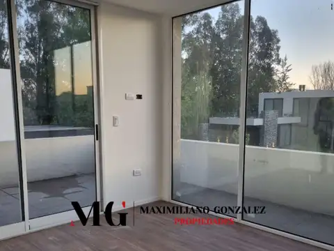 Casa 5 ambientes con 4 baños