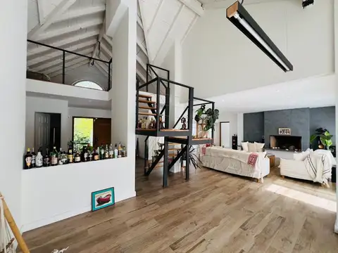 Casa 9 ambientes con 5 baños