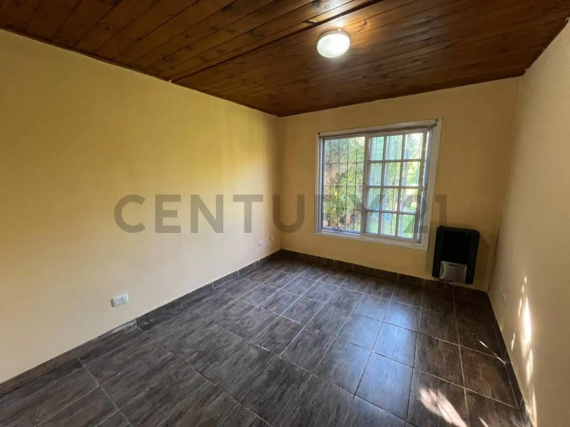 Casa de 4 ambientes con gran parque Bario El Sosiego