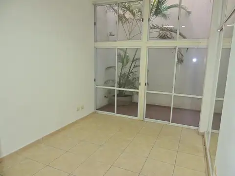 VENTA AMPLIO DEPARTAMENTO DIVISIBLE  EN PB CON PATIO, COLEGIALES. E-FURIO.