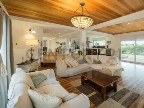 Casa 5 ambientes con 3 baños