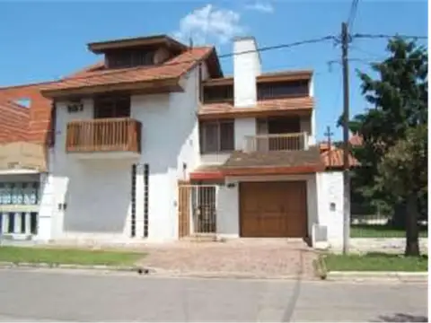 Gral Sarmiento 38