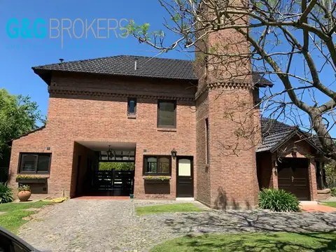 EXCLUSIVO CHALET - CAMPOS DE ALVAREZ BARRIO PRIVADO