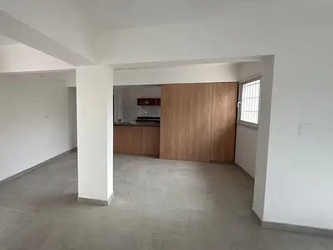 Casa 6 ambientes con 2 baños
