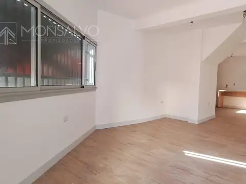 Depto Tipo Casa en Alquiler en Villa Ballester, $ 900.000