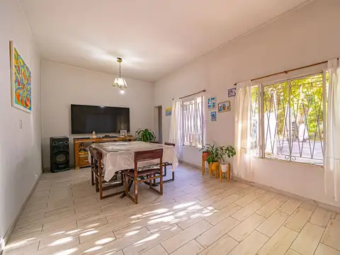VENTA CASA 4 AMBIENTES EN MUNRO COCHERA Y TERRAZA