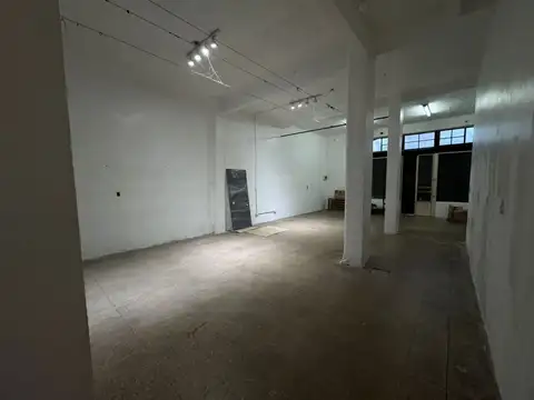 EXCELENTE LOCAL CON EXCELENTE UBICACION Y SALIDA A LA CALLE EN ALQUILER EN VILLA CRESPO