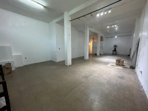 EXCELENTE LOCAL CON EXCELENTE UBICACION Y SALIDA A LA CALLE EN ALQUILER EN VILLA CRESPO
