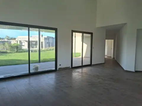 Casa 4 ambientes con 3 baños