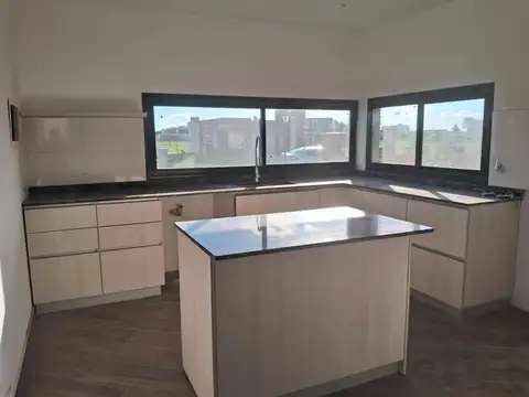 Excelente casa en planta baja, Barrio San Felipe
