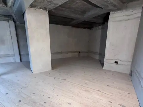 Local en venta en La Plata sobre av 44 [Cod: 2852-466]