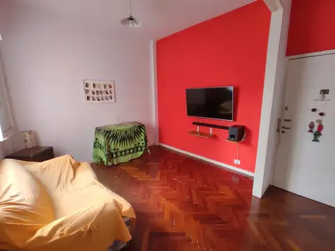 “Cómodo 2 ambientes, impecable y bien ubicado”