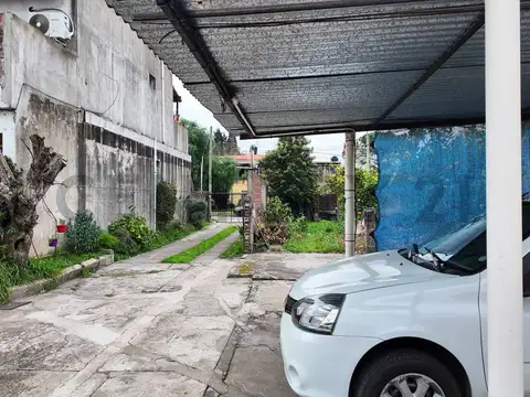 Lote en venta, con propiedad 3 ambientes, en Castelar Sur