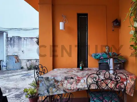 Lote en venta, con propiedad 3 ambientes, en Castelar Sur