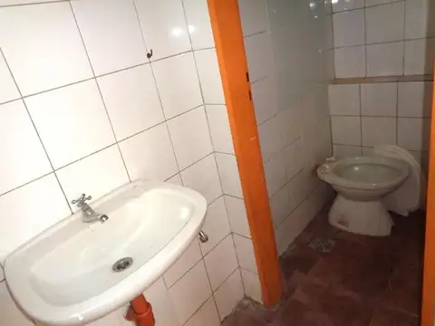 LOCAL 50 MTS A MEDIA CUADRA DEL SUBTE B