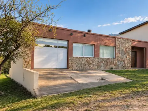 Casa en venta con pileta Las Cascadas Carpintería San Luis