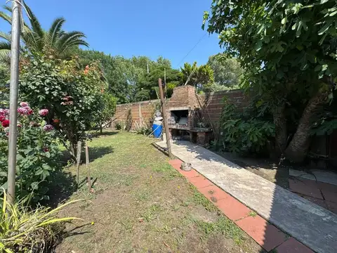 CASA EN VENTA DE 3 AMB  CON POSIB. DE 4 CON PARQUE